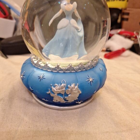 Disney Showcase Collection CINDERELLA SNOW GLOBE Excellent Condition - Picture 4 of 7